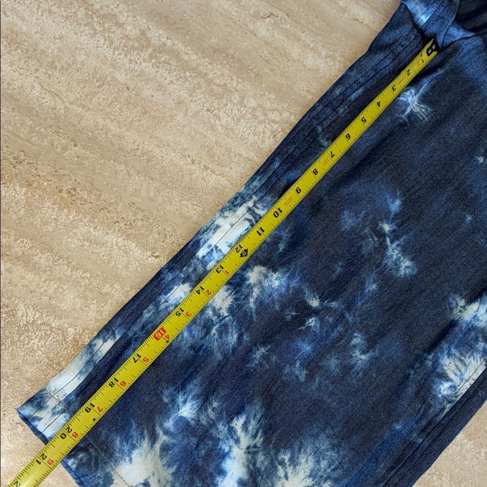 Blue Tie-Dye Set: Peplum Top & Wide Leg Capri Pants. M - Picture 14 of 17